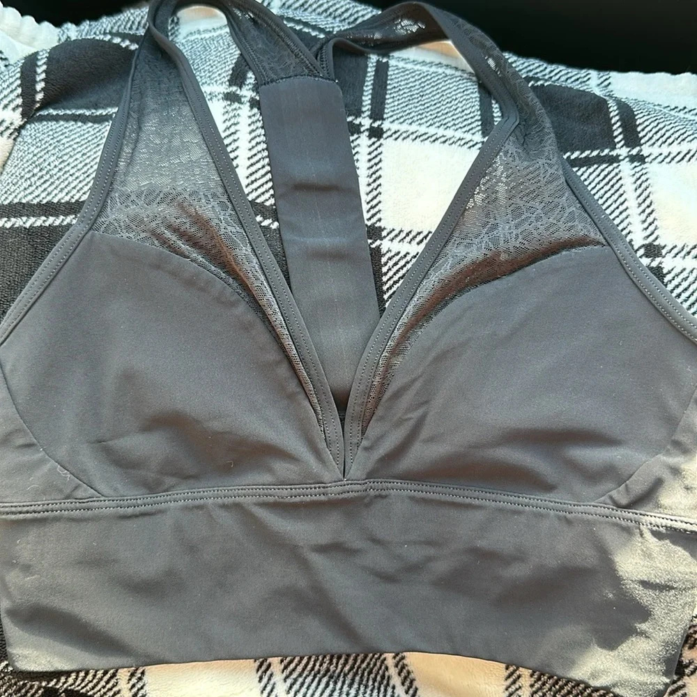 Lululemon‎ Camisole Bra size 4 Band Black T Strap Padded Gr Cond see details